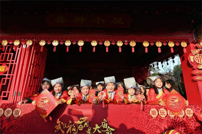 英雄贺新春·祥瑞现武侯！《英雄杀》亮相2024武侯祠成都大庙会622.jpg