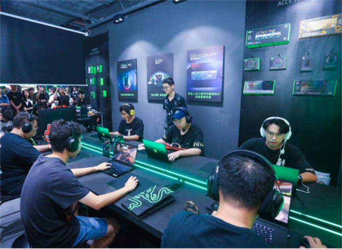 广州玩家的双节礼物，雷蛇授权体验店盛大开业502.jpg
