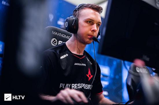 gla1ve：并没有消极对待与Spirit的比赛