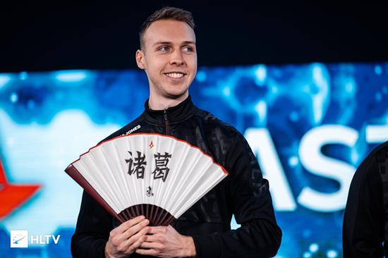 纶巾羽扇再出山gla1ve宣布重任团队指挥