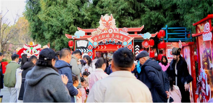 英雄贺新春·祥瑞现武侯！《英雄杀》亮相2024武侯祠成都大庙会950.jpg