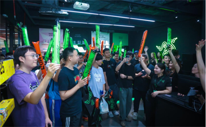 广州玩家的双节礼物，雷蛇授权体验店盛大开业498.jpg
